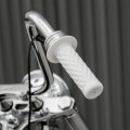 Thruster TPV Grips White klasyczne manetki motocyklowe vintage custom cafe racer harley bobber.jpg