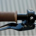 Biltwell Kung Fu tpv chocolate grips klasyczne manetki motocyklowe 2.png