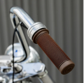 Biltwell Kung Fu tpv chocolate grips klasyczne manetki motocyklowe 3.png