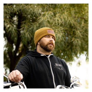 Zimowa czapkal Biltwell Rodeo beanie musztardowa ciepła czapka jesienno-zimowa w klimacie motocyklowym