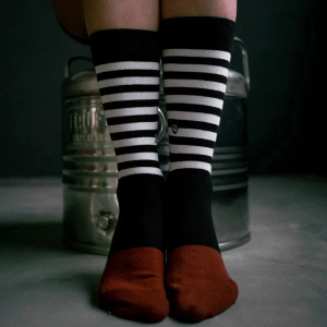 Holy Freedom ST. QUENTIN  Oldschoolowe skarpetki w paski biało-czarne 